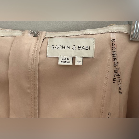 Sachin & Babi Stella Strapless Hammered Back Slit Satin Gown Size 12 Champagne - Picture 10 of 13